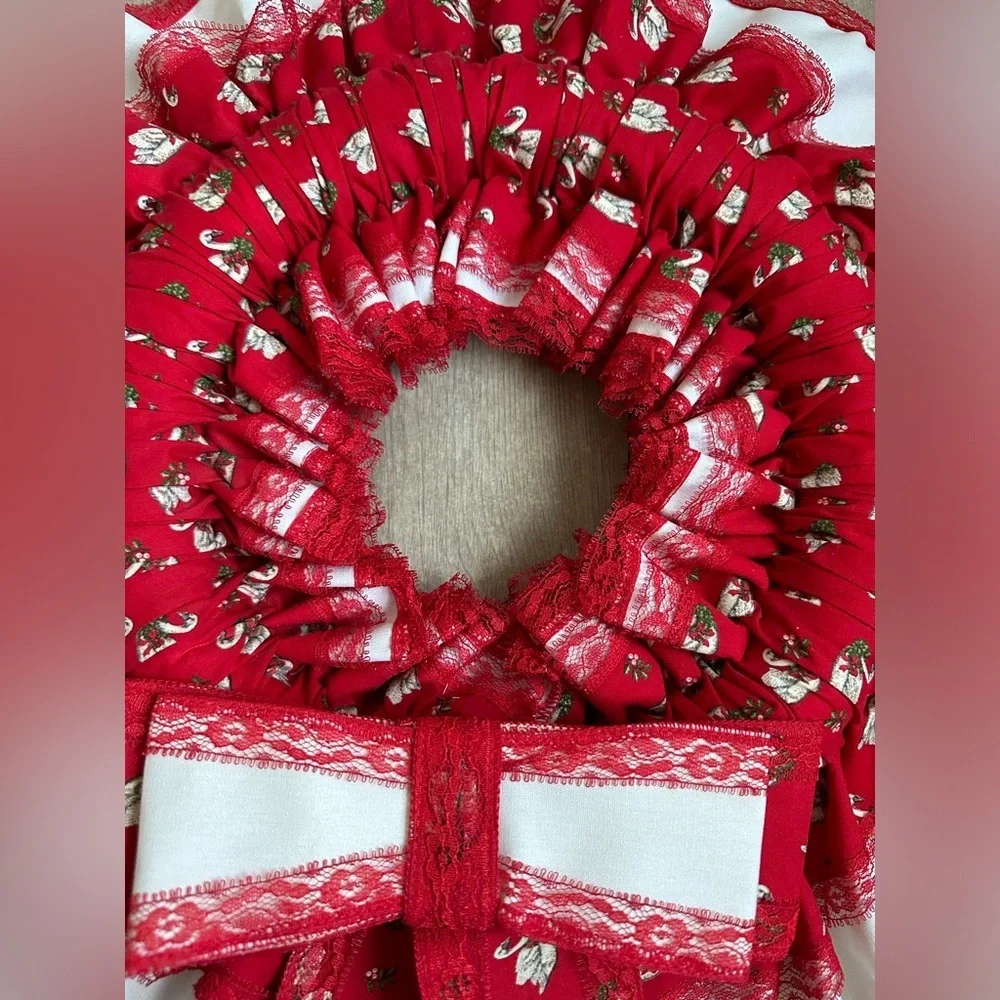 Vintage 1970s Christmas Holiday Wreath Handmade Red White Ruffled Swan Print